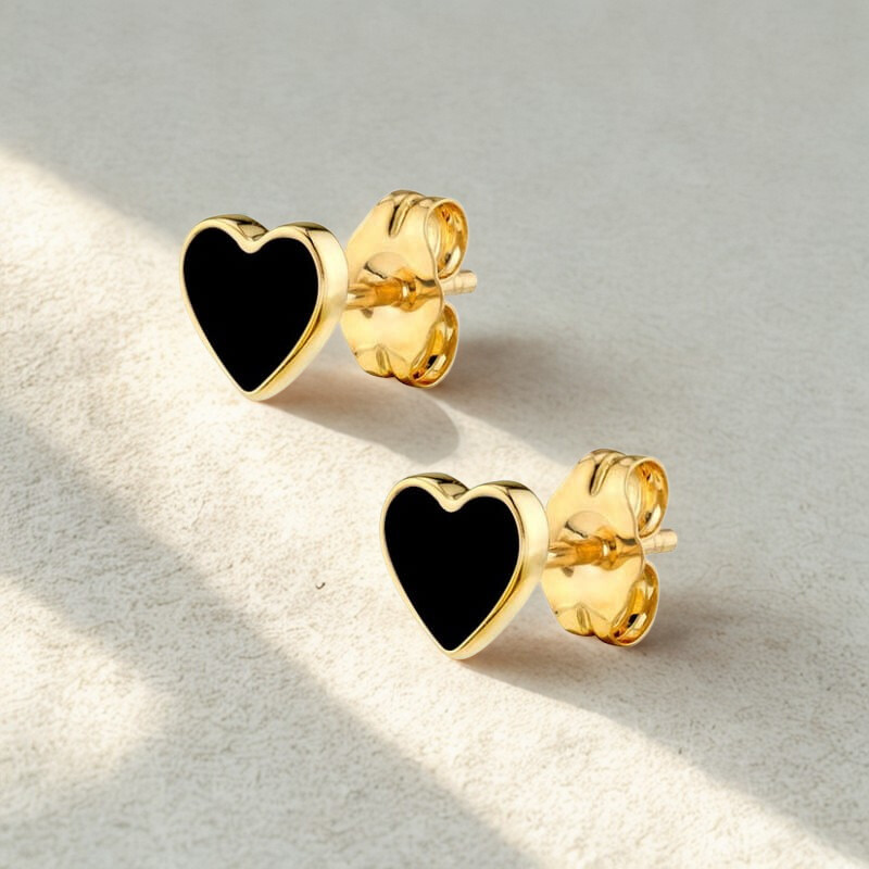 Kolczyki wkrętki czarne serca w złotej oprawie - Modnie wygodnie