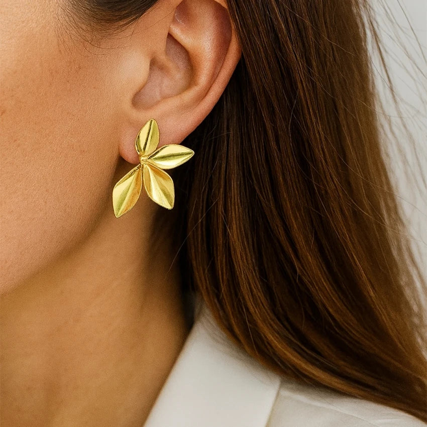 Złote kolczyki kwiaty ze stali szlachetnej - Modnie wygodnie